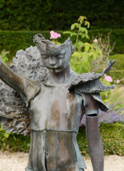 Œuvre contemporaine nommée « Statue d\'enfant à la fleur - parc de Sceaux », Réalisée par SARCIE