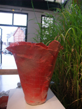 Œuvre contemporaine nommée « Vase rouge vermillon 2 », Réalisée par MARTINE MENARD